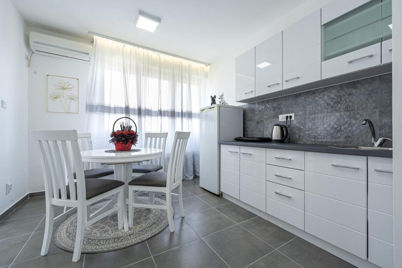 Clock Tower Lux Apartment Podgorica Zewnętrze zdjęcie